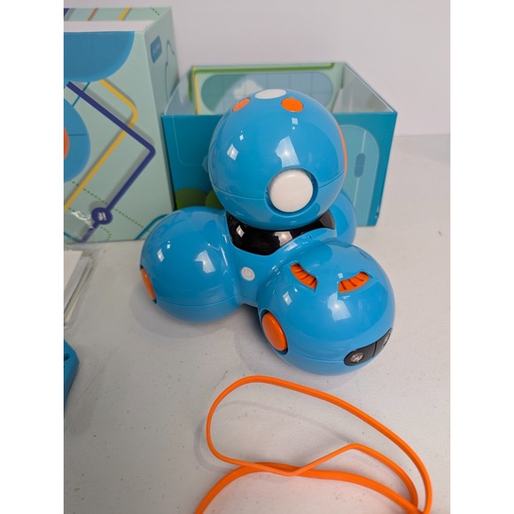 Wonder Workshop Dash Robot Coding STEM Learning Toy Bluetooth Complete - Picture 7 of 17
